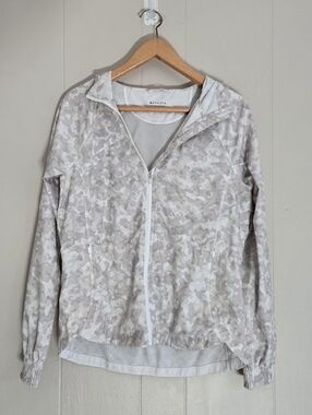 Athleta Running Free Lightweight Windbreaker Jacket Gray Cream Camo Vented S